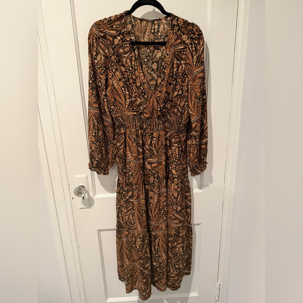 Black Tape Women’s Dress Midi Lined Elastic waist Lined V Neck Medium EUC